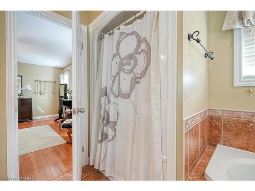 468 Lakeview Drive, Woodstock, ON - Indoor Photo Showing Bathroom