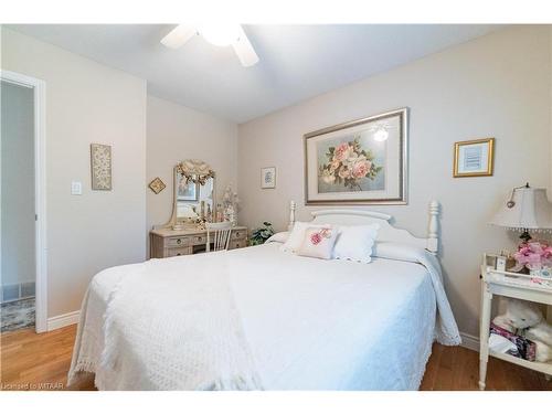 24 Allen Street, Tillsonburg, ON - Indoor Photo Showing Bedroom