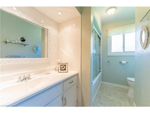 24 Allen Street, Tillsonburg, ON - Indoor Photo Showing Bathroom