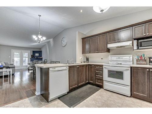 14-52 Imperial Street, Delhi, ON - Indoor Photo Showing Kitchen