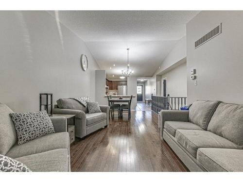 14-52 Imperial Street, Delhi, ON - Indoor Photo Showing Living Room