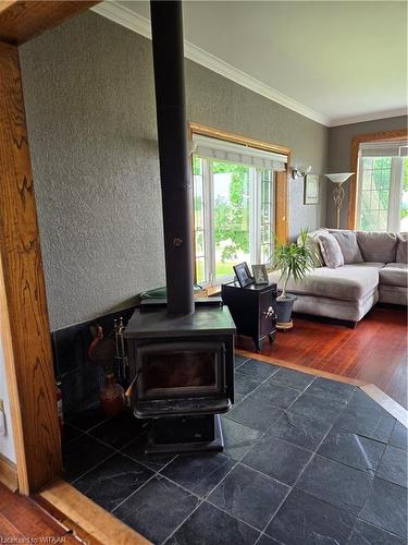 474593 Dodge Line, Beachville, ON - Indoor Photo Showing Living Room