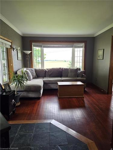 474593 Dodge Line, Beachville, ON - Indoor Photo Showing Living Room