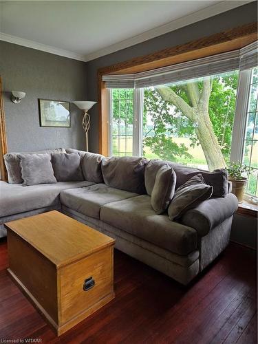 474593 Dodge Line, Beachville, ON - Indoor Photo Showing Living Room