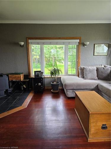 474593 Dodge Line, Beachville, ON - Indoor Photo Showing Living Room