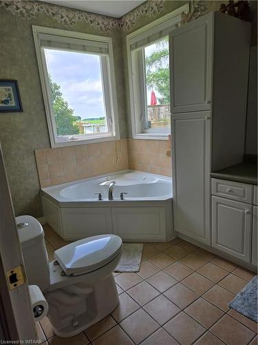 474593 Dodge Line, Beachville, ON - Indoor Photo Showing Bathroom