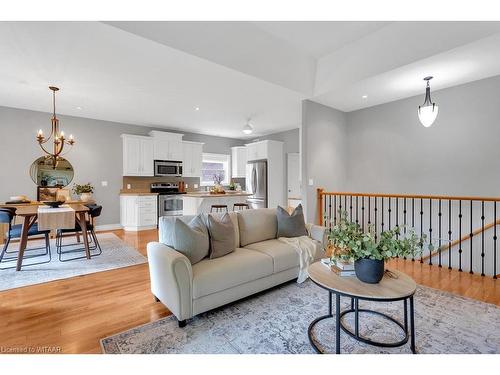 6 Wood Haven Drive, Tillsonburg, ON - Indoor Photo Showing Living Room