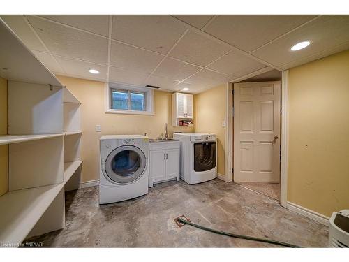 279 Light Street, Woodstock, ON - Indoor Photo Showing Laundry Room