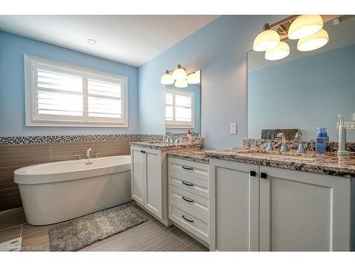 487 Alan Crescent, Woodstock, ON - Indoor Photo Showing Bathroom