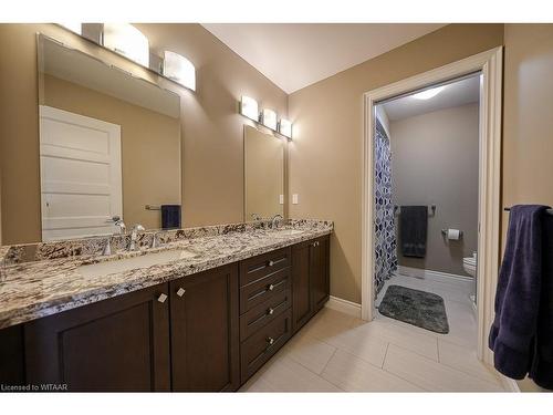 487 Alan Crescent, Woodstock, ON - Indoor Photo Showing Bathroom