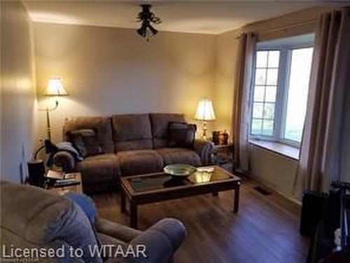 334319 Rossland Line, Ingersoll, ON - Indoor Photo Showing Living Room