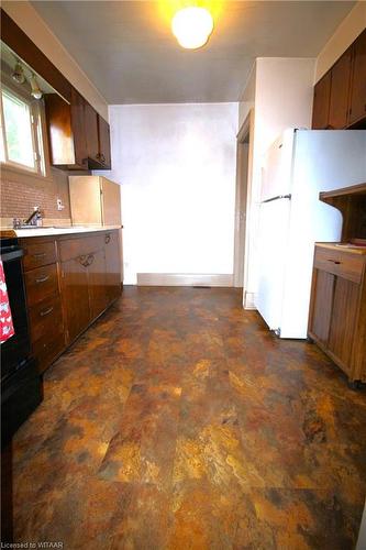 220 Tillson Avenue, Tillsonburg, ON - Indoor Photo Showing Kitchen