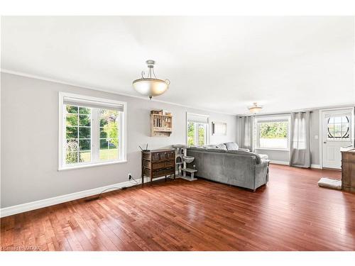 890 2Nd Concession Road, Delhi, ON - Indoor Photo Showing Living Room