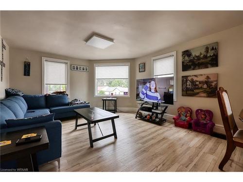 729 Hounsfield Street, Woodstock, ON - Indoor Photo Showing Living Room