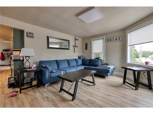 729 Hounsfield Street, Woodstock, ON - Indoor Photo Showing Living Room