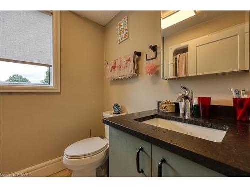 729 Hounsfield Street, Woodstock, ON - Indoor Photo Showing Bathroom