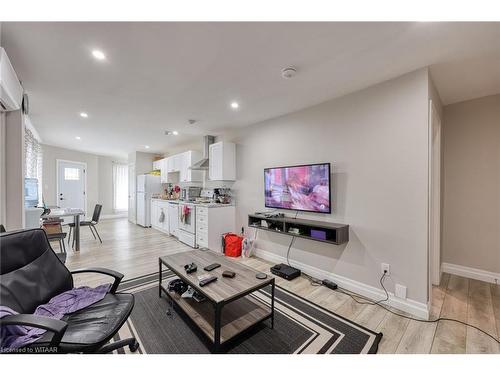 729 Hounsfield Street, Woodstock, ON - Indoor Photo Showing Living Room