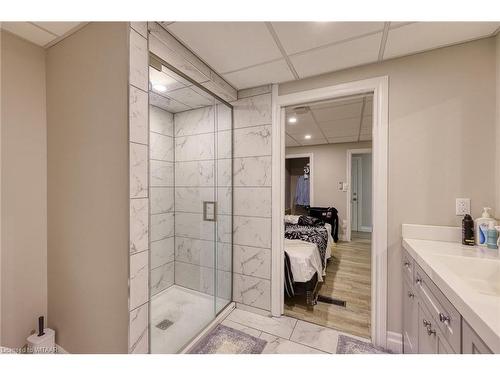 729 Hounsfield Street, Woodstock, ON - Indoor Photo Showing Bathroom