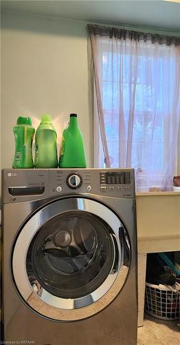 48 Anderson Street, Woodstock, ON - Indoor Photo Showing Laundry Room