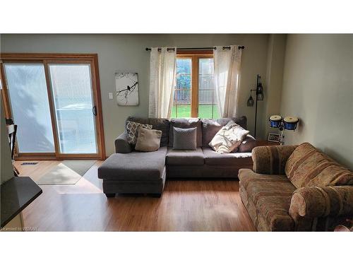 48 Anderson Street, Woodstock, ON - Indoor Photo Showing Living Room