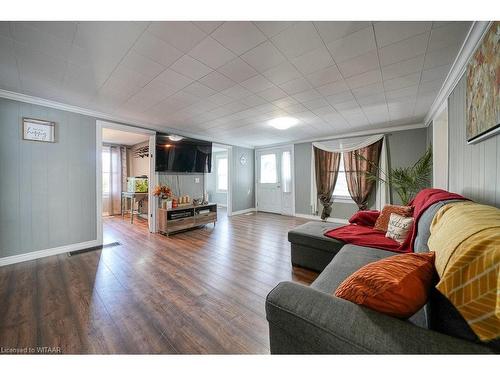 955 Mid Nwal Townline Road, Norfolk County, ON - Indoor Photo Showing Living Room