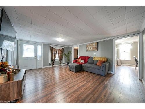 955 Mid Nwal Townline Road, Norfolk County, ON - Indoor Photo Showing Living Room