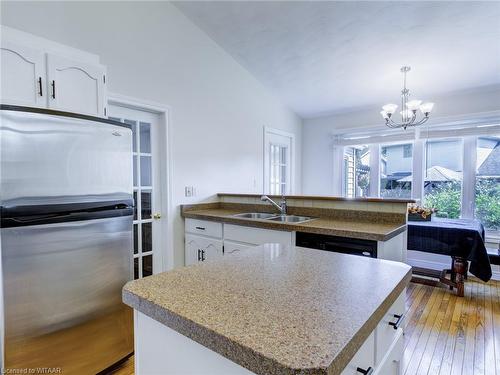 10 Blackfoot Place, Woodstock, ON - Indoor Photo Showing Kitchen With Double Sink