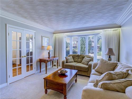 10 Blackfoot Place, Woodstock, ON - Indoor Photo Showing Living Room