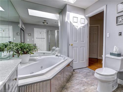 10 Blackfoot Place, Woodstock, ON - Indoor Photo Showing Bathroom