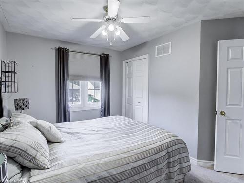 10 Blackfoot Place, Woodstock, ON - Indoor Photo Showing Bedroom