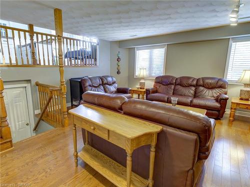 10 Blackfoot Place, Woodstock, ON - Indoor Photo Showing Living Room