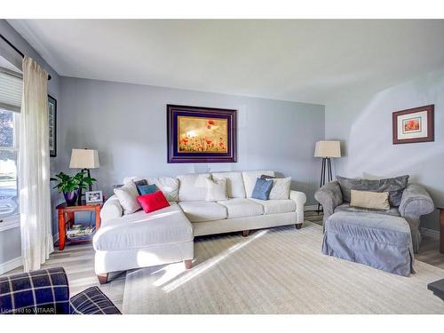 26 Edwin Crescent, Tillsonburg, ON - Indoor Photo Showing Living Room