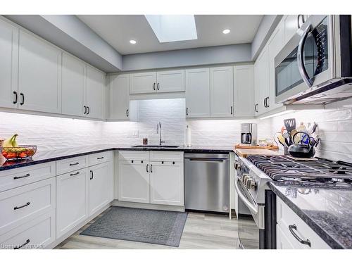 26 Edwin Crescent, Tillsonburg, ON - Indoor Photo Showing Kitchen With Upgraded Kitchen