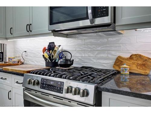 26 Edwin Crescent, Tillsonburg, ON - Indoor Photo Showing Kitchen With Upgraded Kitchen