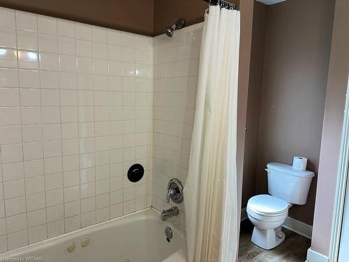 25 Fourth Street, Tillsonburg, ON - Indoor Photo Showing Bathroom