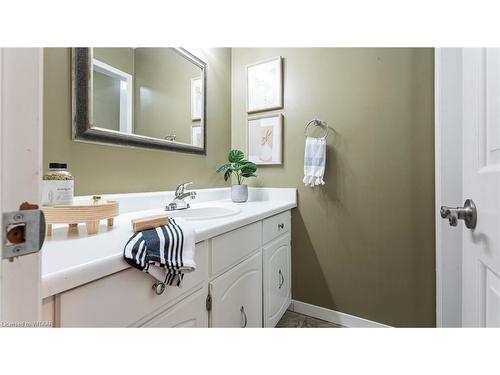 584132 Beachville Road, Ingersoll, ON - Indoor Photo Showing Bathroom