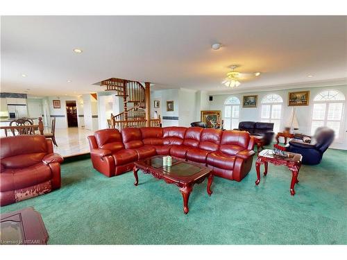 474476 Dodge Line, Sweaburg, ON - Indoor Photo Showing Living Room