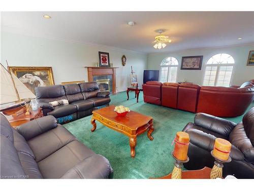 474476 Dodge Line, Sweaburg, ON - Indoor Photo Showing Living Room