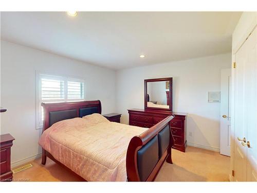 474476 Dodge Line, Sweaburg, ON - Indoor Photo Showing Bedroom