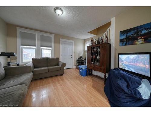 464 Brant Street, Woodstock, ON - Indoor Photo Showing Living Room