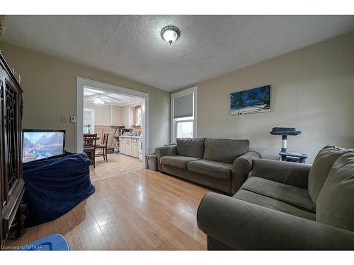 464 Brant Street, Woodstock, ON - Indoor Photo Showing Living Room