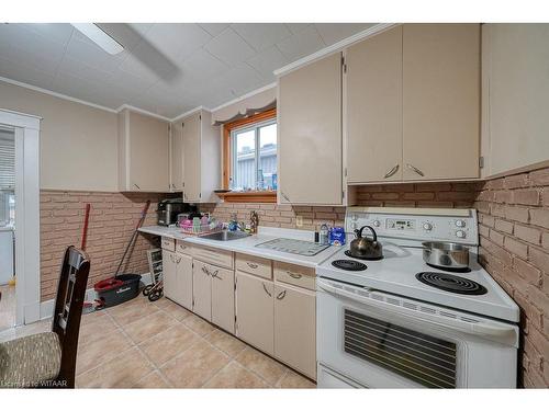 464 Brant Street, Woodstock, ON - Indoor Photo Showing Kitchen