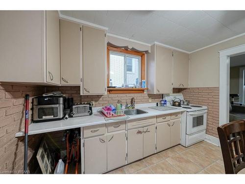 464 Brant Street, Woodstock, ON - Indoor Photo Showing Kitchen