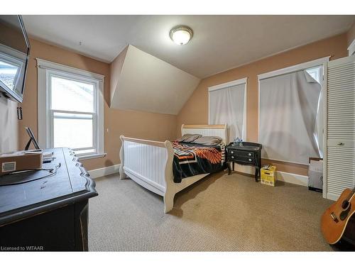 464 Brant Street, Woodstock, ON - Indoor Photo Showing Bedroom