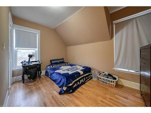 464 Brant Street, Woodstock, ON - Indoor Photo Showing Bedroom