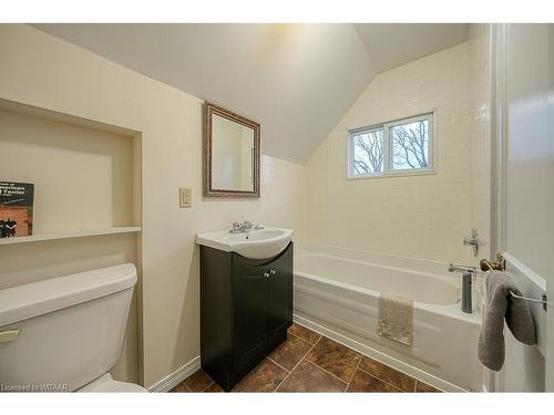 464 Brant Street, Woodstock, ON - Indoor Photo Showing Bathroom