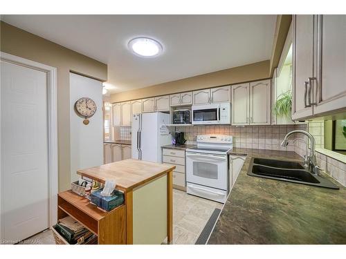 18 Wilkins Crescent, Tillsonburg, ON - Indoor Photo Showing Kitchen With Double Sink