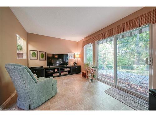 18 Wilkins Crescent, Tillsonburg, ON - Indoor Photo Showing Living Room