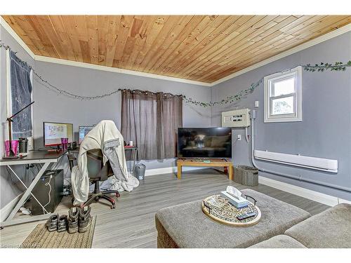 6 Bidwell Street, Tillsonburg, ON - Indoor Photo Showing Living Room