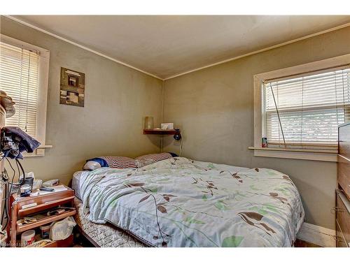 6 Bidwell Street, Tillsonburg, ON - Indoor Photo Showing Bedroom